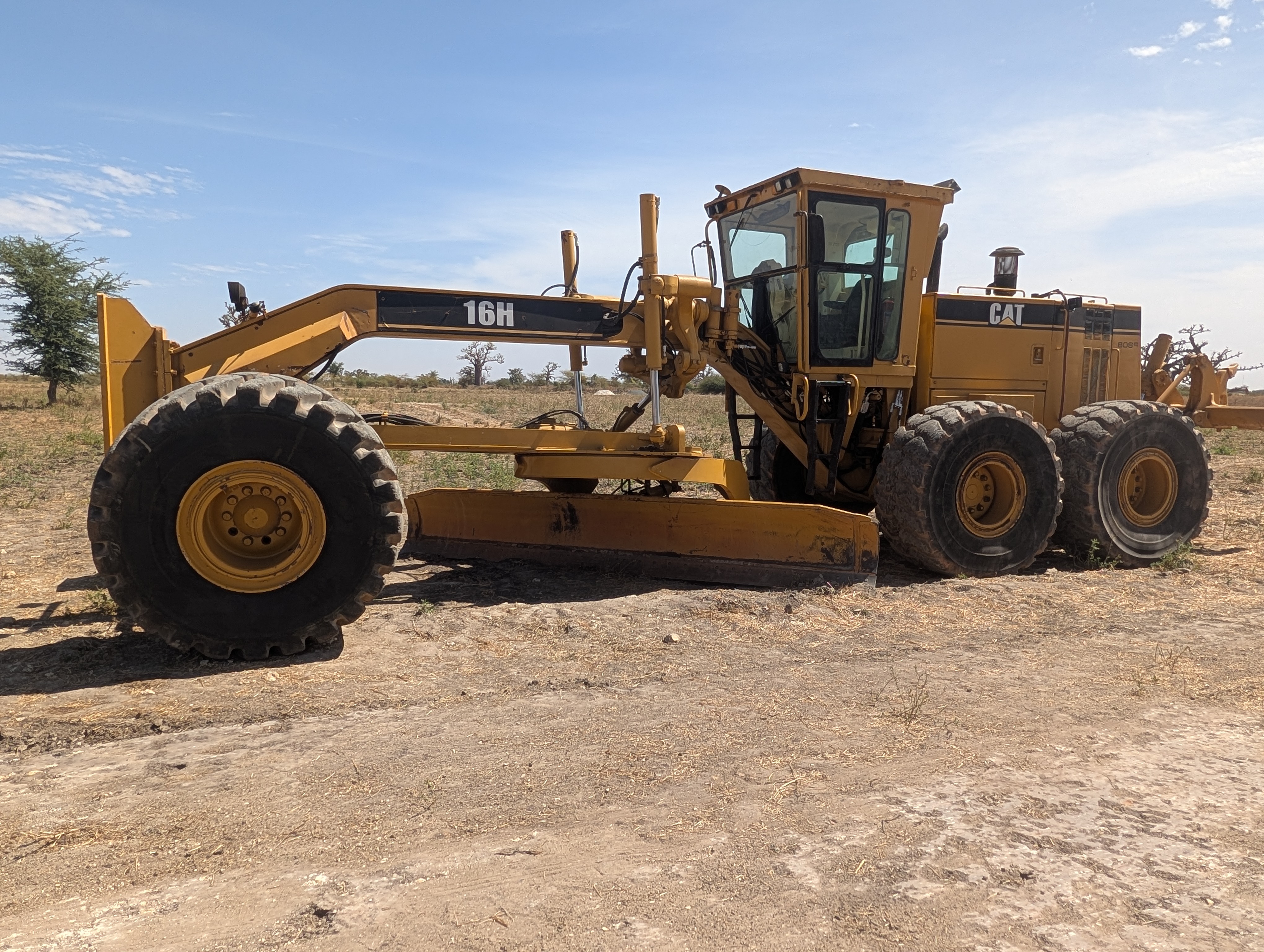 Location Niveleuse Caterpillar 16H 2007 au Sénégal  Travaux de grande envergure